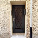 Proche D'uzes La Terrasse Du Soleil Levant * 콜리아스
