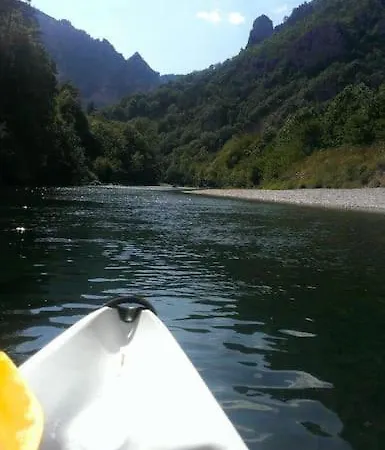 Proche D'uzès La Terrasse Du Soleil Levant