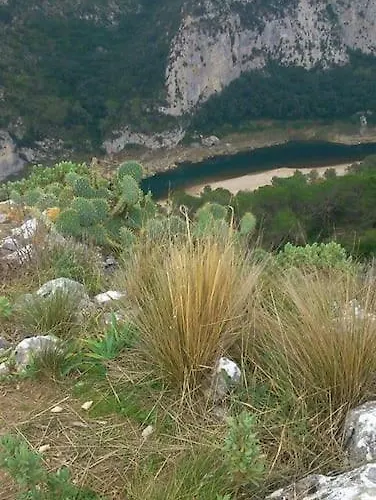 Proche D'uzès La Terrasse Du Soleil Levant Collias